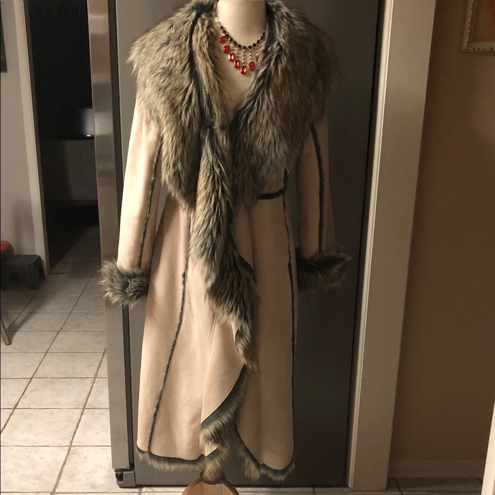 🎉🎉SALE ENDS 3/9🎉🎉 FABULOUS FURS coat